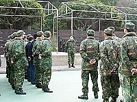 　馬防部副司令戴將軍日前於福澳港向差假官兵實施離營宣教。（圖／文：萬力維）