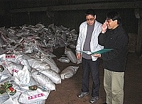 建設局生產的酒糟有機堆肥因品質優良,農友們用過都說好,造成供不應求。(圖/文:曹重偉)