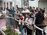 　與野鳥共舞—馬祖野鳥學會春季賞鳥行昨登場，學員們徒步前往田野間，在講師帶領下欣賞野鳥英姿。（圖／文：曹重偉）