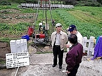 　環保署派土壤汙染及地下水基金會執行秘書黃萬居來馬進行水資源防護現勘工作。（圖／文：曹重偉）