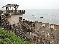 　橋仔漁村展示館前身走過鹽館、酒廠、空飄站的風光歲月。（圖／文：陳鵬雄）