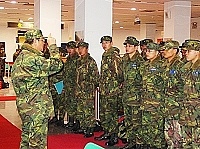 馬防部司令程中將日前實施離營宣教,叮嚀官兵休假時須恪遵軍紀,注意安全,以維護軍人形象。(圖/文:陳培倫)