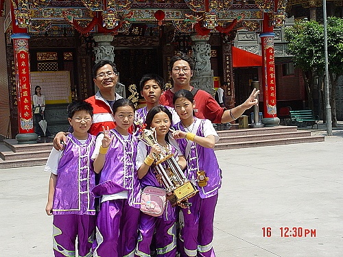 　仁愛國小大鼓陣參加台北縣擂鼓大賽，榮獲外縣市組特優獎。（圖：仁愛國小提供。）