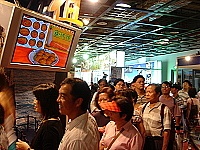 　連江縣政府及交通部觀光局馬祖風景區管理處規劃了美食、美酒兩大主題，刺激高雄旅展參觀民眾的味覺感官。（圖：連江縣政府提供）