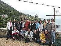 　馬祖社造家族關懷巡迴之旅在北竿，縣長陳雪生與成員合影並期許再接再厲。（圖／文：陳鵬雄）