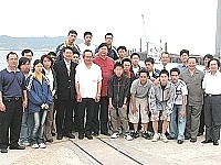 　「馬中號」再次出航！漁業科及養殖科前往福州畢業實習，縣長陳雪生及評鑑委員到場祝師生一路順風。（圖／文：曹重偉）