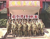 司令陸中將視導莒光防務,除祝福全體官兵端午佳節愉快,並與全體幹部於莒光英雄館合影留念。(圖/文:劉駿輝)