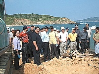 　議會縣政考察，了解地方各項工程進度，議員們在東莒走透透。（圖／文：林冰芳）
