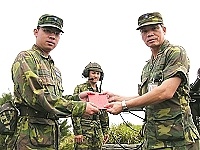 　參謀長吳將軍於日前親蒞偏遠據點實施端節慰勞慰問，同時致贈團體加菜金慰勉其工作辛勞。（圖／文：萬力維）