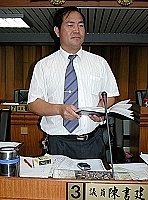 　議員陳書建進行質詢。（圖／文：曹重偉）