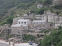 芹壁鋼骨閩東式建築施工中與施工後的對比。(圖/文:陳鵬雄)