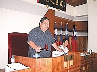 　議長陳振清敲下議事槌，縣議會第三屆第七次定期大會昨天圓滿閉會。（圖／文：曹重偉）