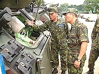 　馬防部司令陸中將於日前視導高裝檢準備工作，視導過程中，司令除仔細聆聽高裝檢作業簡報外，亦實地瞭解各項裝備保養程序。（圖／文：陳培倫）