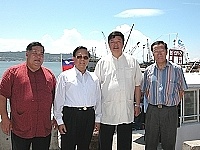 福州馬尾經濟交流合作中心榮譽會長王文貴(左二)返回大陸,縣長、議長、立委前往送行。(圖/文:曹重偉)