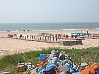 板里海灘浮動平台開始組裝,準備迎接「2005驚艷馬祖海洋季」。(圖/文:陳鵬雄)