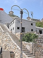 　芹壁路燈太高太亮，有民眾認為要重新規劃。（圖／文：陳鵬雄）