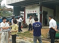   針對「阿桂檳榔」違建案，連江縣政府昨日展開鐵腕行動，要求「阿桂檳榔」立即停止一切違規行為；「阿桂檳榔」蔡炎桂則說縣府選擇性執法。（圖／文：張登傑）