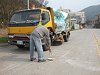     北竿環保掃街車一天要跑二十五公里，成為道路清潔的主力。（圖／文：陳鵬雄）
