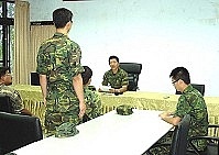 一九四旅旅長親自主持屆退官兵離營座談會。(圖╱文:劉駿輝)