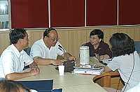 　地區社會福利相關福利單位，備妥檔案資料一一接受社會司考核。（圖／文：張登傑）