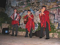 高山印第安樂團Yawar Inka's在星月舞台演出,以其神秘魅力及對音樂的熱情讓在場觀眾為之折服。(圖/文:曹重偉)