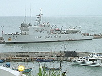 　海巡署「和星艦」二度靠泊莒光青帆港，順利完成人員及裝備部署任務。（圖／文：陳樂團）