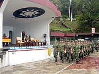軍歌競賽評審小組在防衛部副主任黃上校帶領下,親蒞一九三旅實施軍歌驗收。(圖/文:黃斯榆)