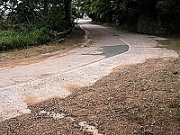 　枕戈待旦路段年久失修、殘破不堪，工務局今年決定加以整修並規劃為景觀道路，現已上網公告招標。（圖／文：曹重偉）
