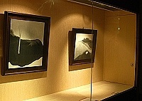 　文化局舉辦「文人戀物-國際現代水墨大展暨詩人陶瓷創作展」，共展出國際知名水墨大家二十餘人，總計上百件作品，圖中是諾貝爾文學獎得主高行健的兩幅水墨作品「無題」。（圖／文：張登傑）