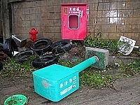 　泰利颱風真犀利，連郵局的信箱郵筒都被吹倒。（圖／文：曹重偉）