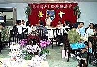 一九四旅日前舉辦慶生餐會,也為即將輪調的步兵營營長舉辦歡送儀式,場面溫馨熱鬧。(圖/文:劉駿輝)