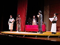 　台南人劇團精湛演出，年輕演員們全力飆戲，讓觀眾感受到現場演出的張力與戲劇的精神。（圖／文：曹重偉）