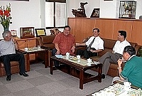 　省主席顏忠誠及省府委員一行拜會連江縣議會，雙方就金馬兩地民意機關及選舉文化交換意見、相談甚歡。（圖／文：曹重偉）