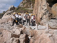 　縣長陳雪生與馬管處長張振乾踏勘北竿兩大景點開發建設。（圖／文：陳鵬雄）