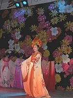   二○○五中秋「鄉音鄉情」戲曲歌舞表演粉墨登場。（圖／文：陳鵬雄、林冰芳、陳樂團）