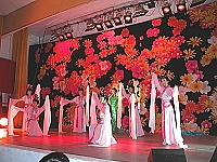  二○○五中秋「鄉音鄉情」戲曲歌舞表演粉墨登場。（圖／文：陳鵬雄、林冰芳、陳樂團）