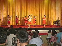   二○○五中秋「鄉音鄉情」戲曲歌舞表演粉墨登場。（圖／文：陳鵬雄、林冰芳、陳樂團）