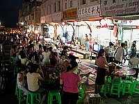 慶祝中秋夜，各村應景烤肉活動強強滾。（圖／文：曹重偉）