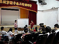 　故事種子志工研習登場，教師及媽媽們參與踴躍，希望能學得說故事的好技巧。（圖／文：曹重偉）