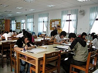 　校際國語文競賽登場，不論是靜態的寫字還是動態的朗讀，學生們都是全力表現。（圖／文：曹重偉）