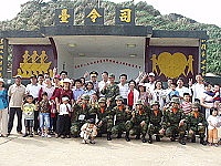     一九四旅日前舉行營區開放參觀暨三項軍購說明會，活動包括營區參觀導覽、戰力展示、園遊會、趣味競賽以及軍民聯歡餐會等，駐地居民皆熱情參與。（圖╱文：劉駿輝）