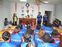 　縣長候選人吳軾子與議員候選人搭檔葉世福聯合競選總部成立，資深名藝人高凌風站台造勢。