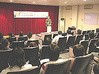 　名廣播人秦夢眾為鄉親帶來「如何進入孩子的內心世界」講座。（圖／文：曹重偉）