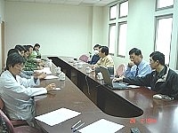 　台北市立聯合醫院醫務長沈希哲及創傷中心執行長盧瑞華抵馬，研商急重症病患後送連續性的醫療照護。（圖／文：張登傑）