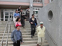 　內政部營建署督導委員來馬視察無障礙生活環境業務，前往清水福利園區實地勘察。（圖／文：曹重偉）