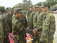 馬防部司令陸中將親蒞部隊所屬高登、亮島視導戰備訓練情形,勉勵官兵堅守崗位、達成任務。(圖/文:萬力維)