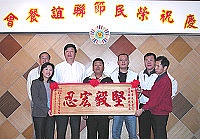 　榮民節慶祝大會，縣長陳雪生表揚今年南竿鄉模範榮民鄭新勇。（圖／文：曹重偉）