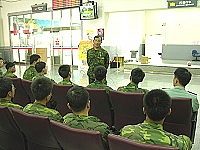   司令於官兵返台休假前，不忘叮嚀大家注意自身安全，並嚴守營外軍紀，維護軍人形象。（圖╱文：陳培倫）