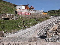 西引清水澳道路及忠義廟經過整修改善後,景觀已是大不同。(圖/文:陳其敏)