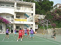 　敬恆國民中小學舉辦「無菸校園」籃球賽。（圖／文：陳樂團）